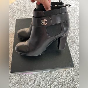 Chanel vintage silver turnlock heel boots Size US 8-8.5